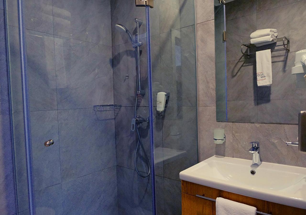 Add Hotel Almaty Luaran gambar