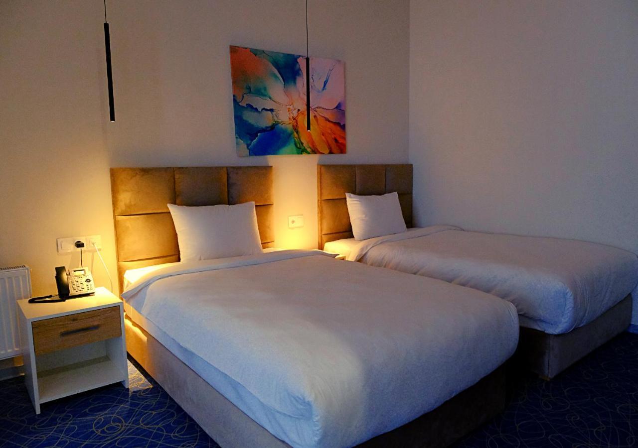 Add Hotel Almaty Luaran gambar